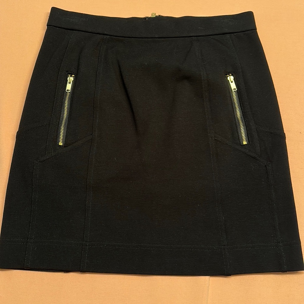 New Marc Jacobs Skirt. Gold Zipper. black. Size XS.